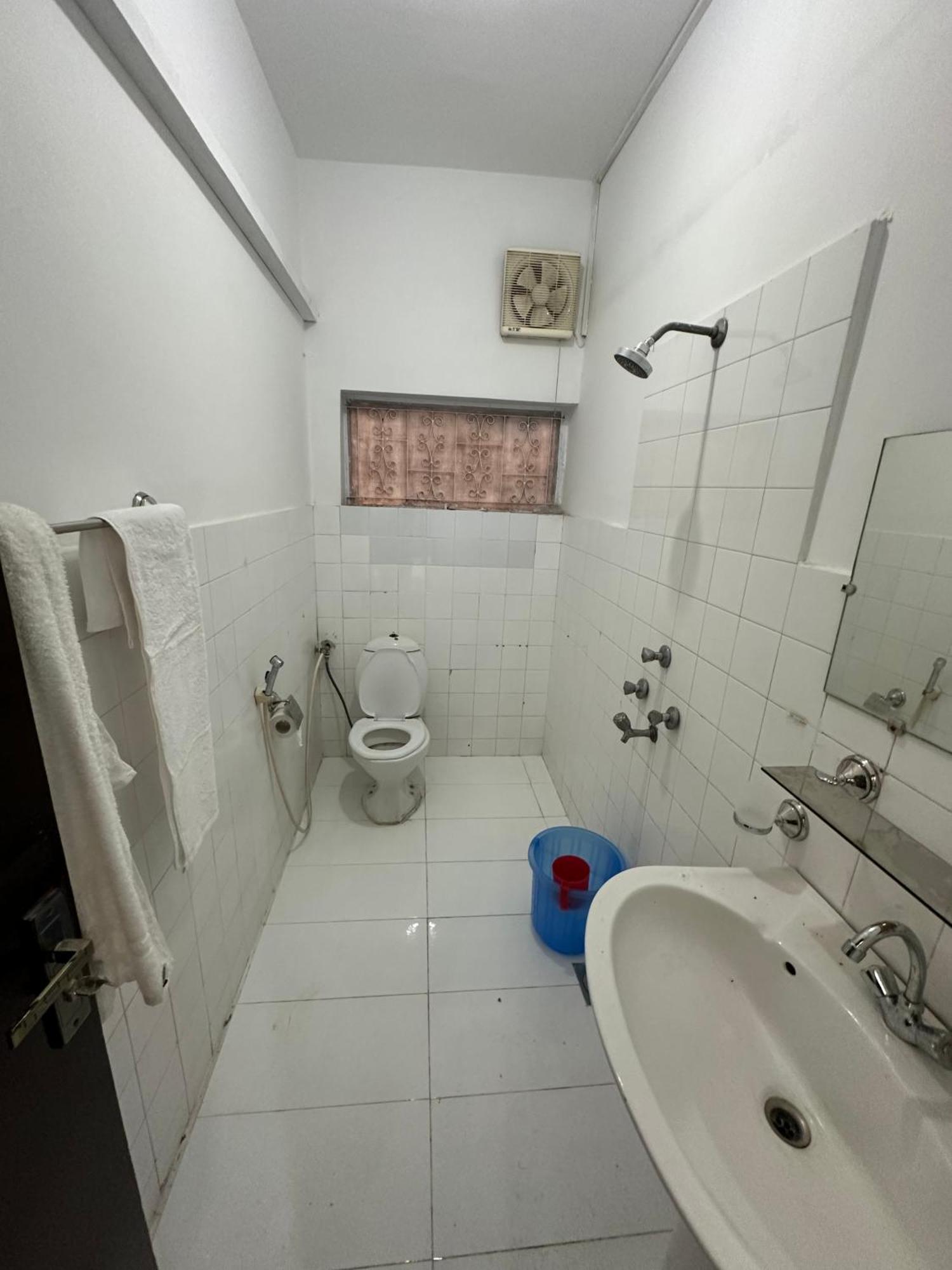 Decent Lodge Guest House Islamabad Exterior foto