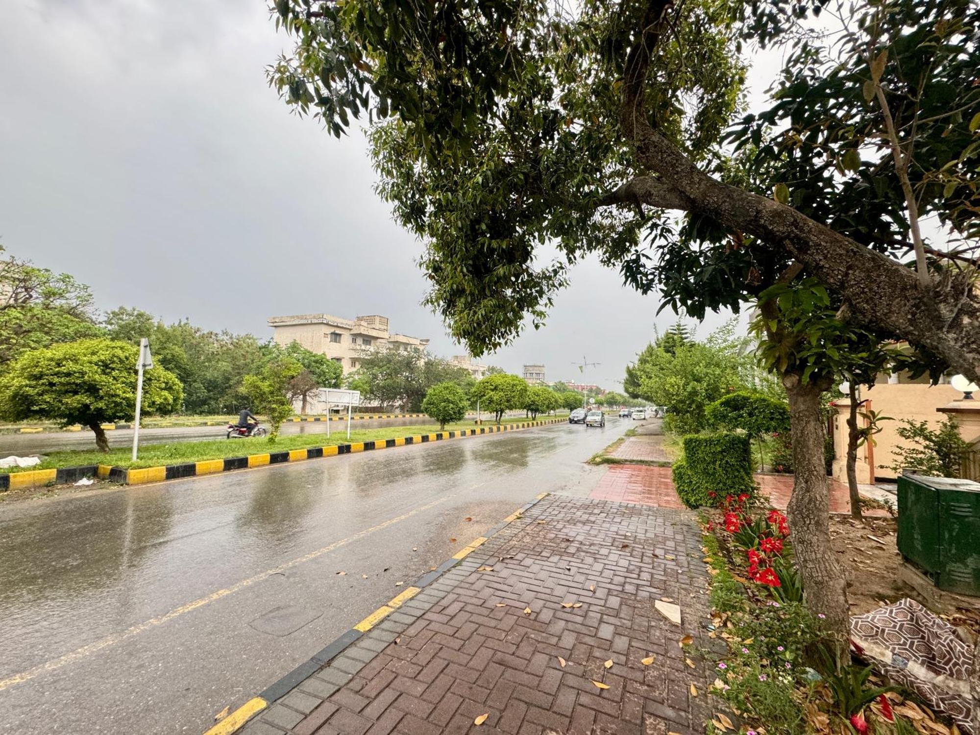 Decent Lodge Guest House Islamabad Exterior foto