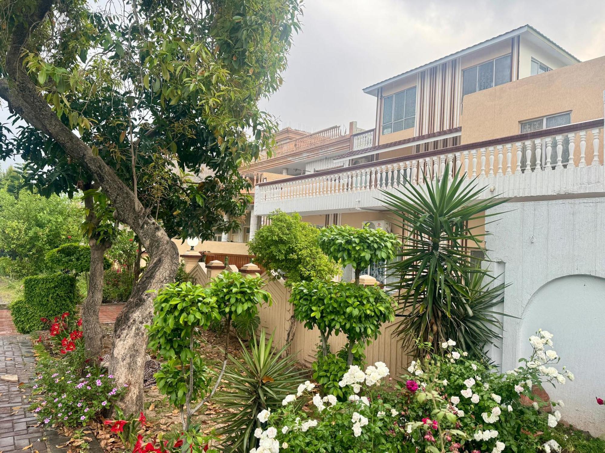 Decent Lodge Guest House Islamabad Exterior foto