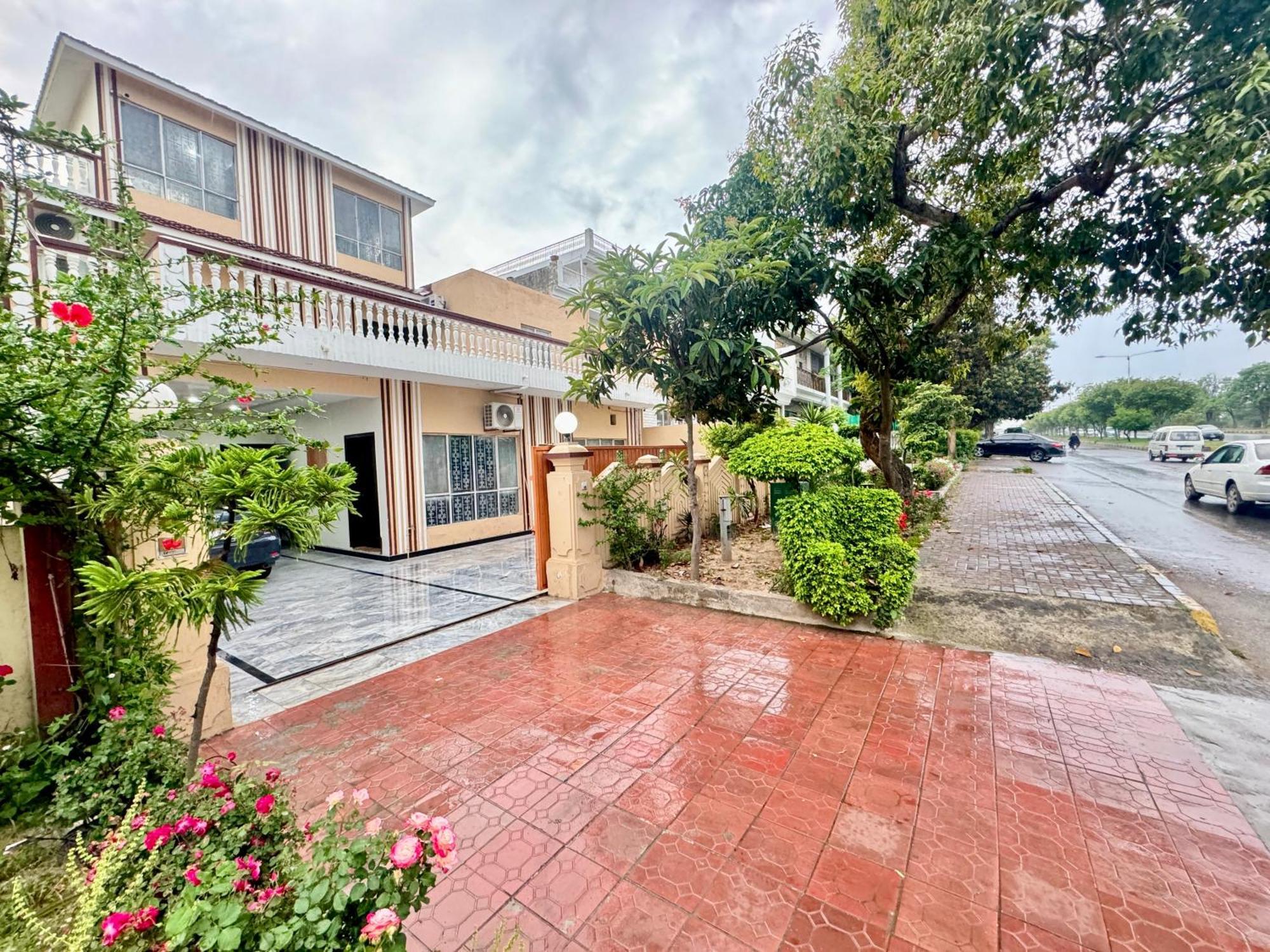 Decent Lodge Guest House Islamabad Exterior foto